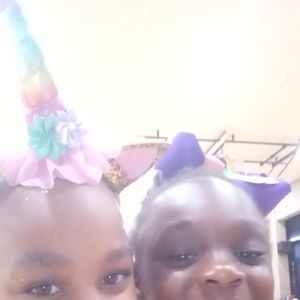 Meet your Posher, Zanira